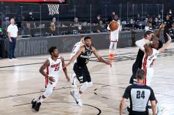 开云官网-雄鹿逆袭热火，优势领先东部决赛的简单介绍